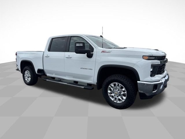 Used 2024 Chevrolet Silverado 2500 LT AWD/4WD image 3