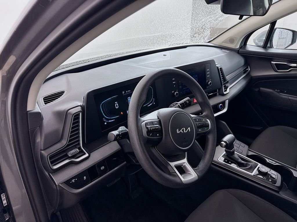 Used 2024 Kia Sportage LX image 9