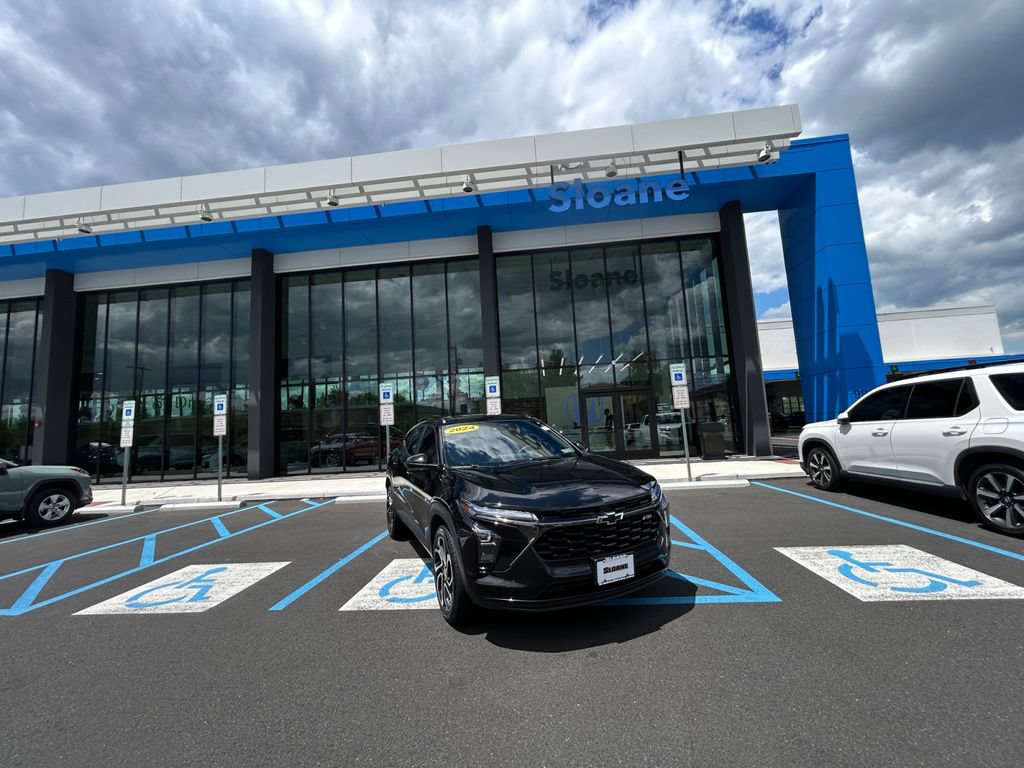 Used 2024 Chevrolet Trax RS w/ Sunroof Package FWD image 29