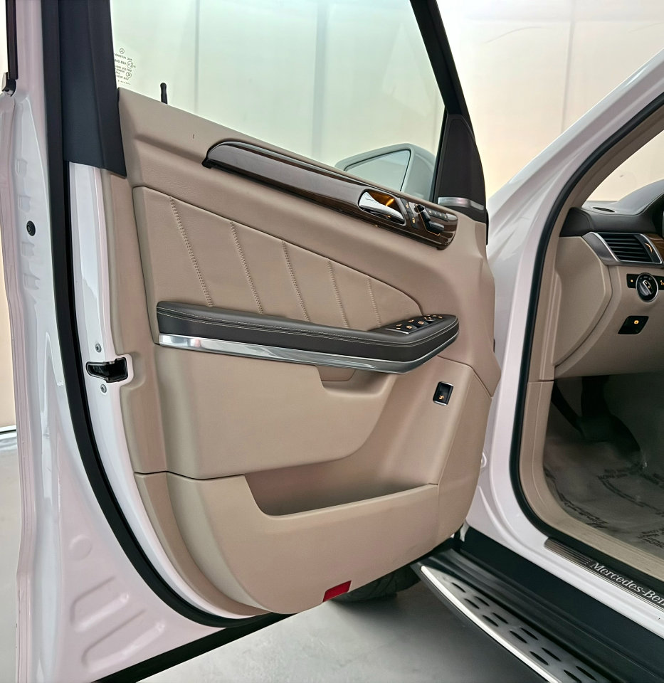 Used 2014 Mercedes-Benz GL 550 4MATIC image 17