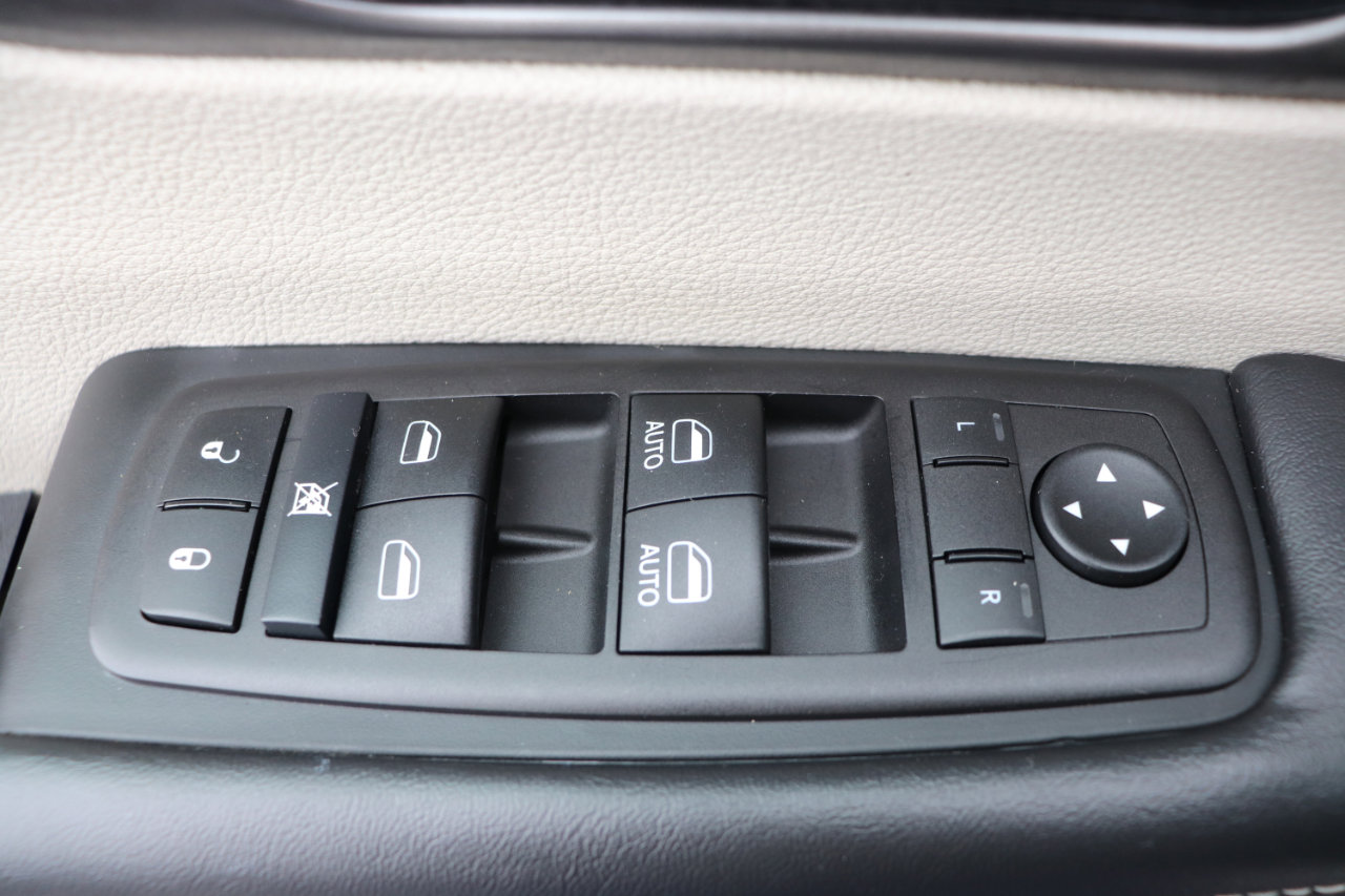 Used 2024 Chrysler Pacifica Limited image 52