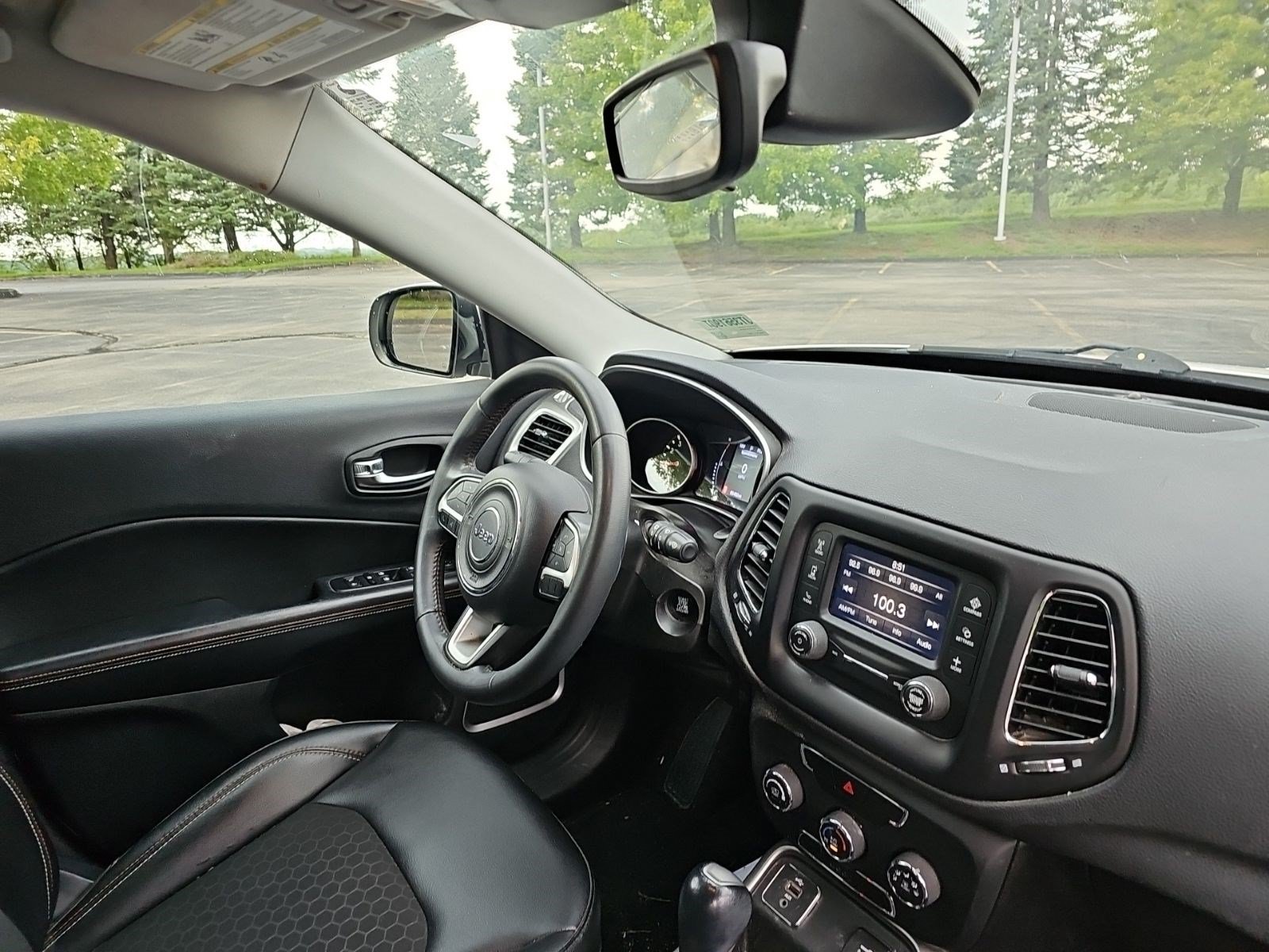 Used 2018 Jeep Compass Latitude FWD image 11