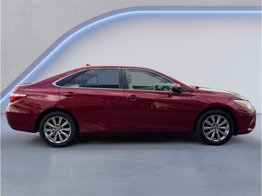Used 2015 Toyota Camry XLE w/ Advanced Technology Package image 7