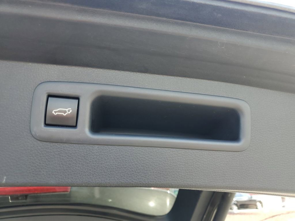 Used 2024 Toyota Highlander LE image 30