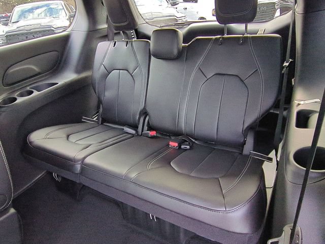 New 2026 Chrysler Pacifica Select FWD image 30
