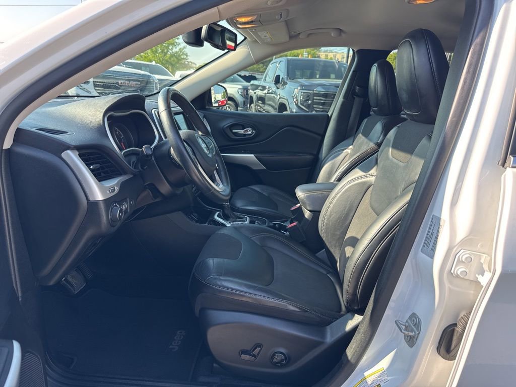 Used 2018 Jeep Cherokee Latitude Plus w/ Comfort/Convenience Group image 13