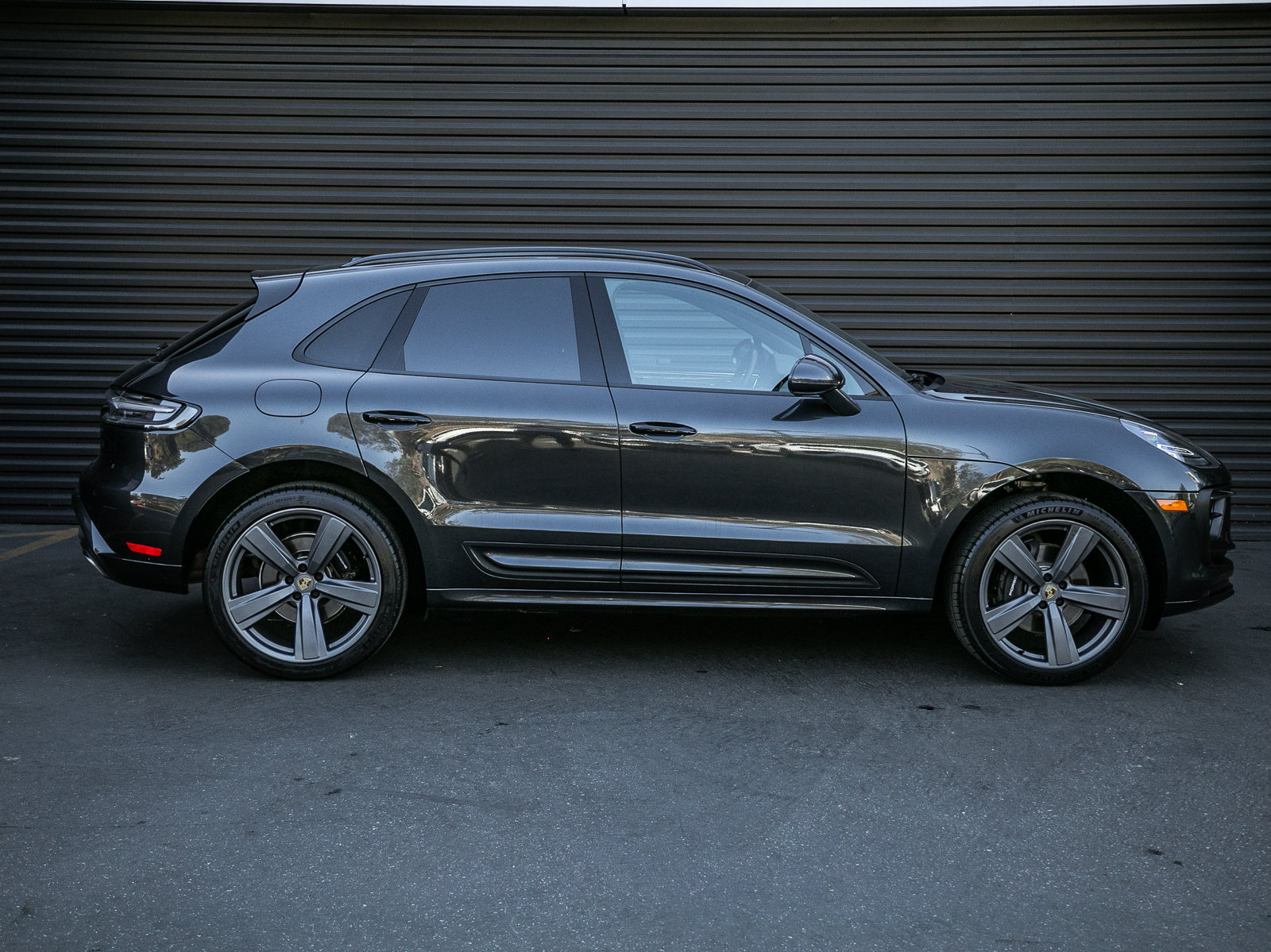 Certified 2023 Porsche Macan AWD/4WD image 8