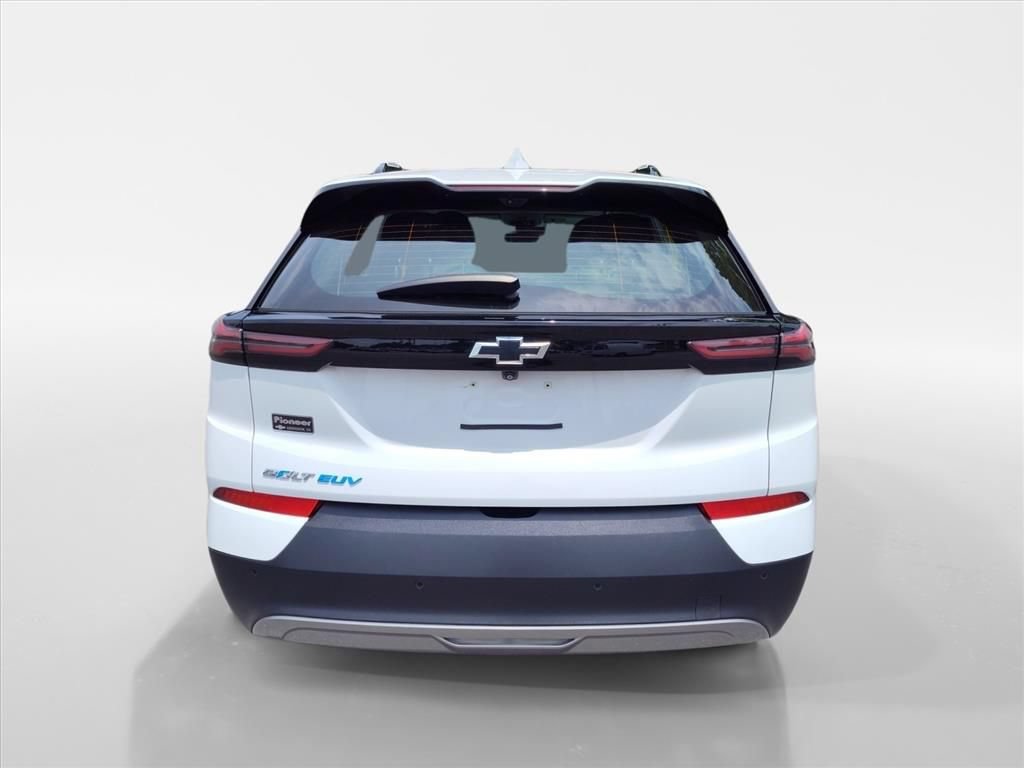 Used 2022 Chevrolet Bolt EUV Premier w/ Sun & Sound Package FWD image 4