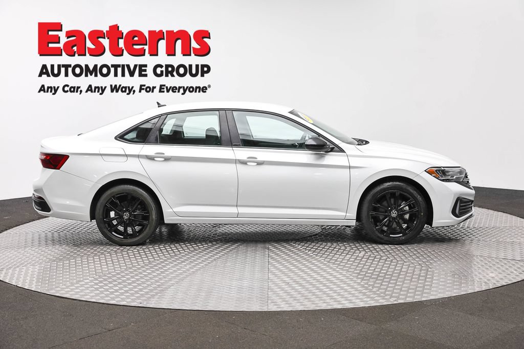 Used 2024 Volkswagen Jetta Sport FWD image 4