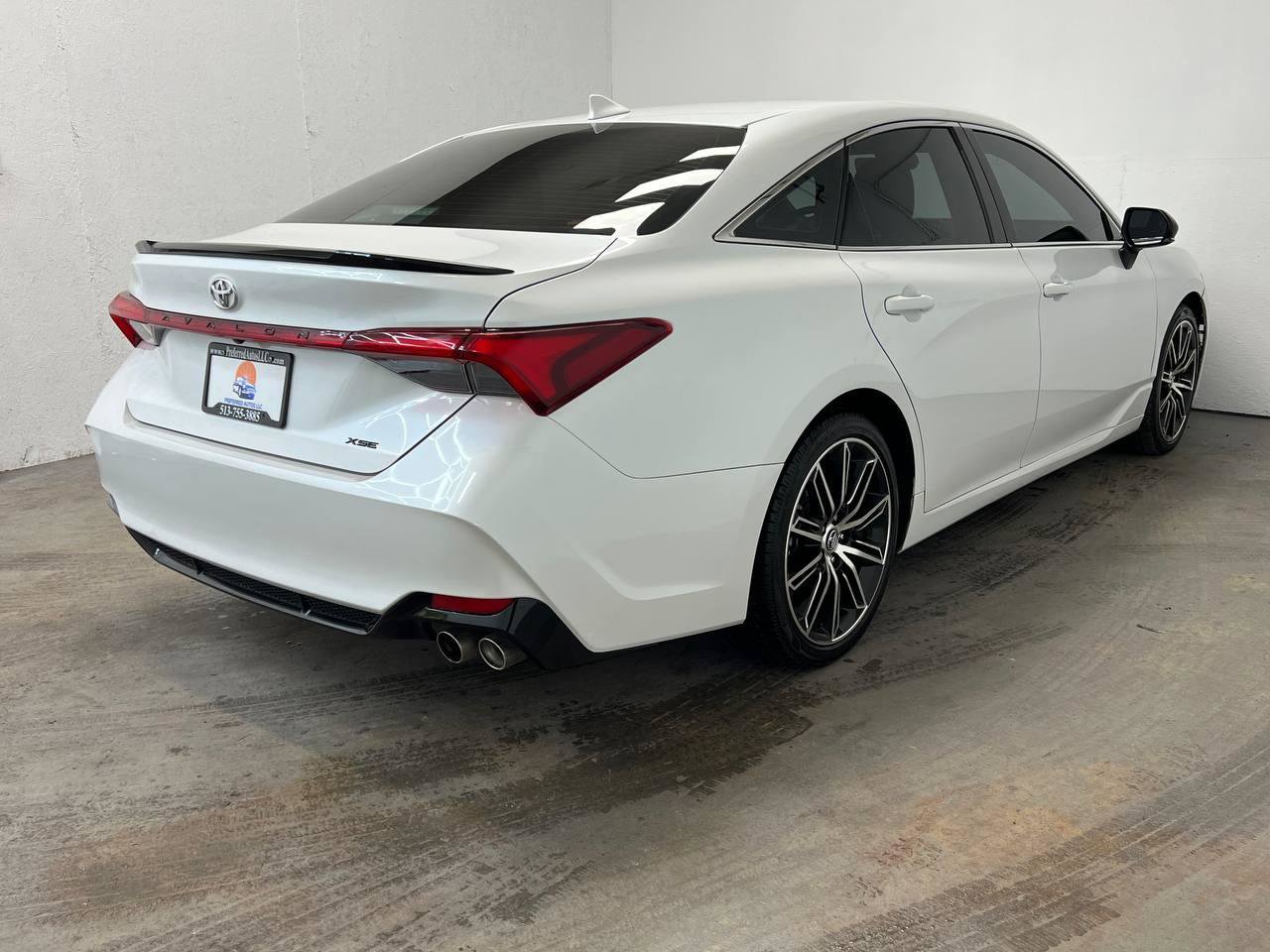 Used 2019 Toyota Avalon XSE w/ Carpet Mat Package FWD image 6