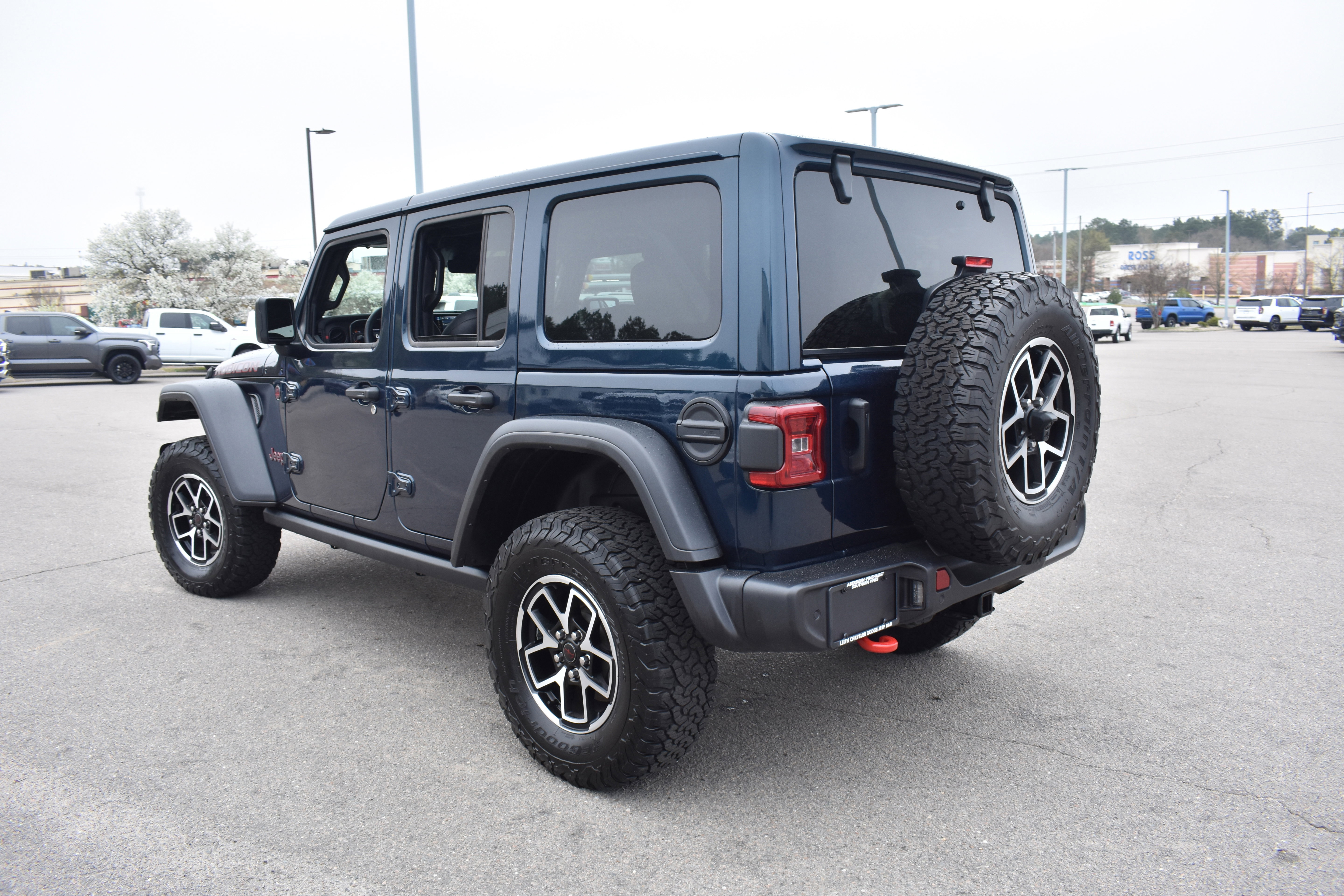 Used 2025 Jeep Wrangler Unlimited Rubicon w/ Safety Group image 7