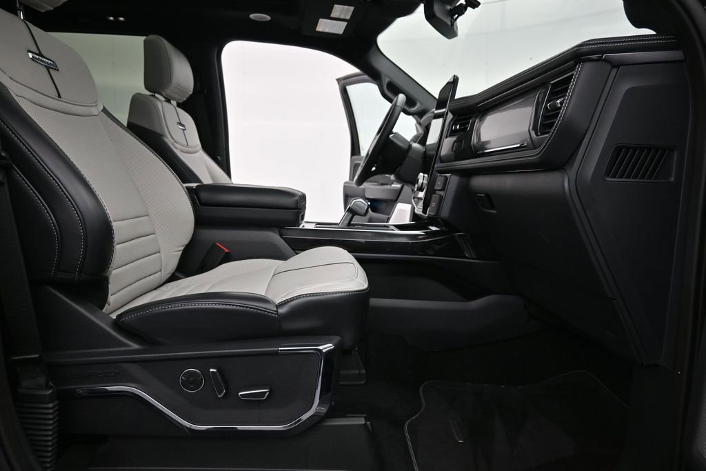 Used 2024 Ford F150 Lightning Platinum AWD/4WD image 18