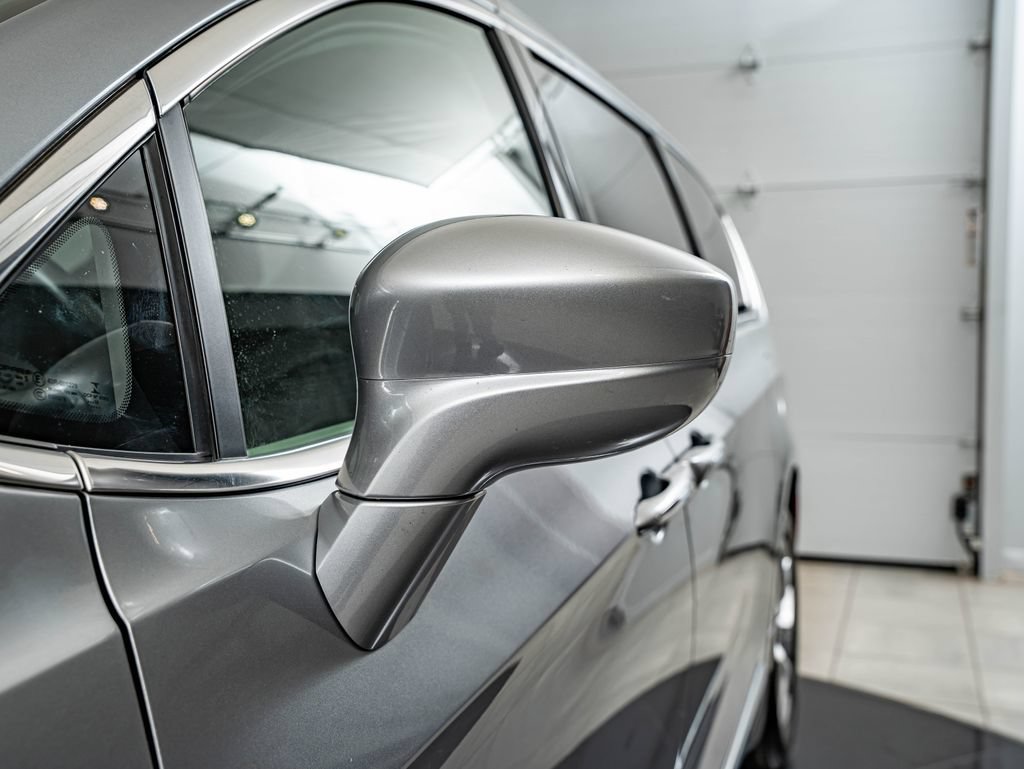 Used 2018 Chrysler Pacifica Touring-L Plus w/ Tire & Wheel Group FWD image 9
