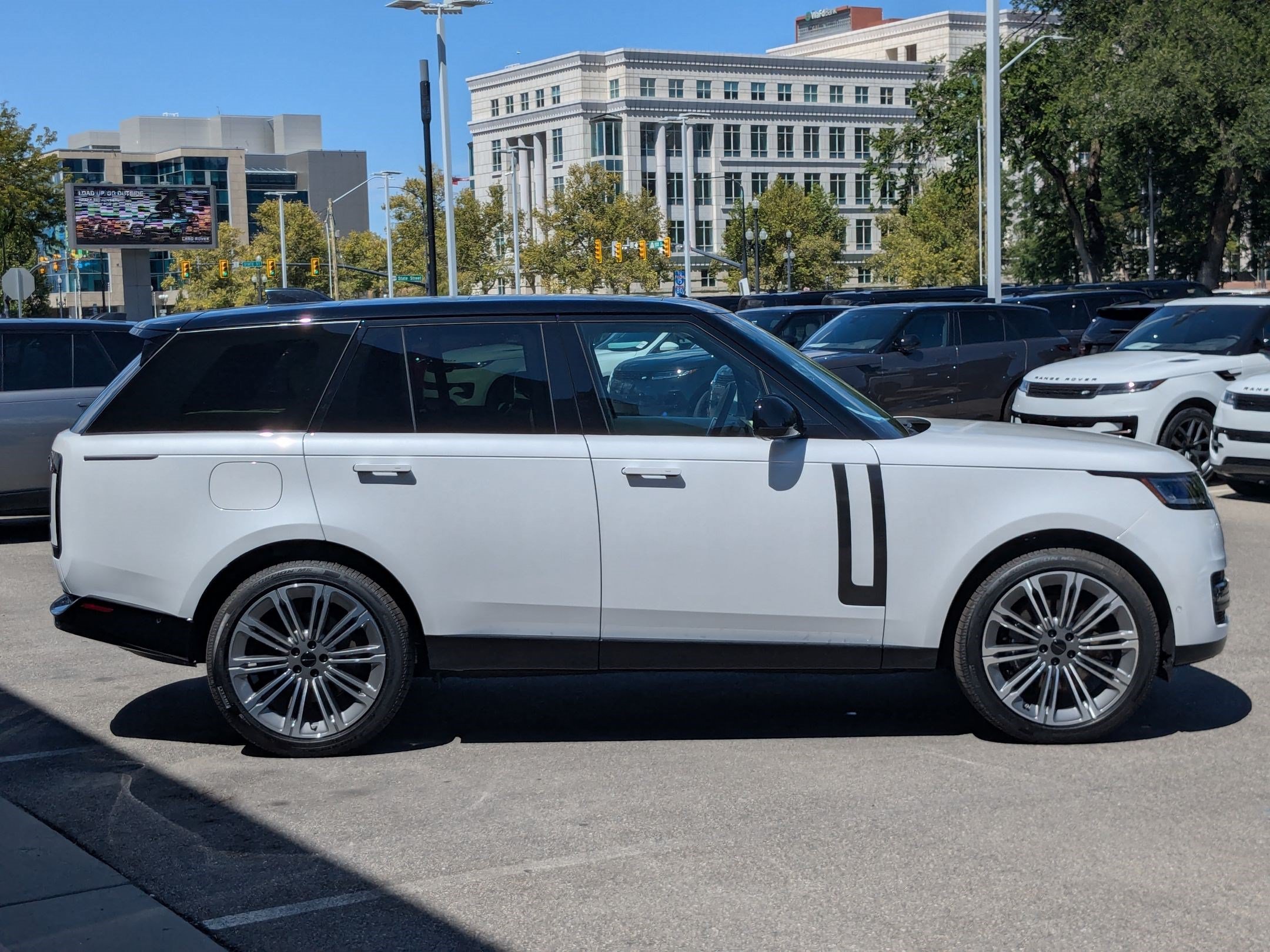 New 2026 Land Rover Range Rover SE AWD/4WD image 4