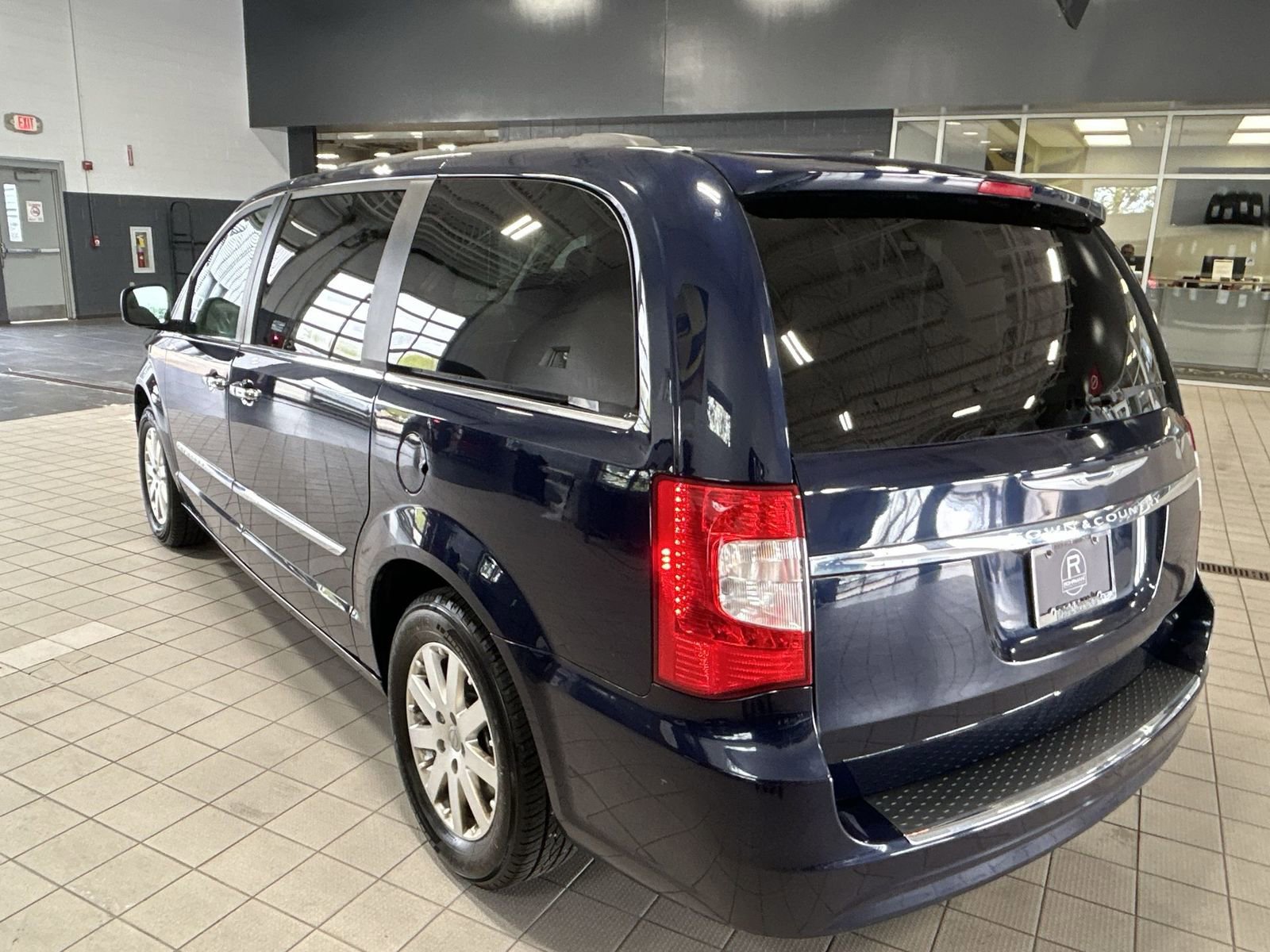 Used 2016 Chrysler Town & Country Touring w/ Driver Convenience Group FWD image 36