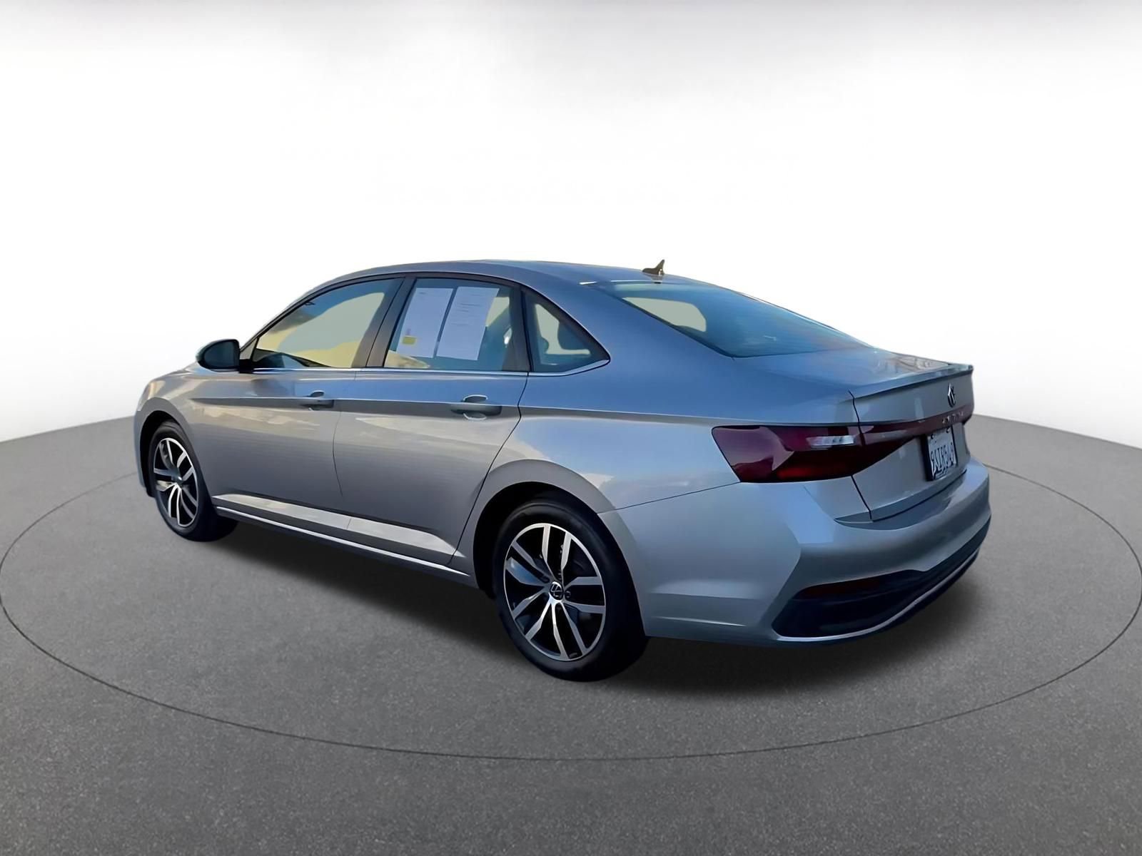 Used 2025 Volkswagen Jetta SE image 10