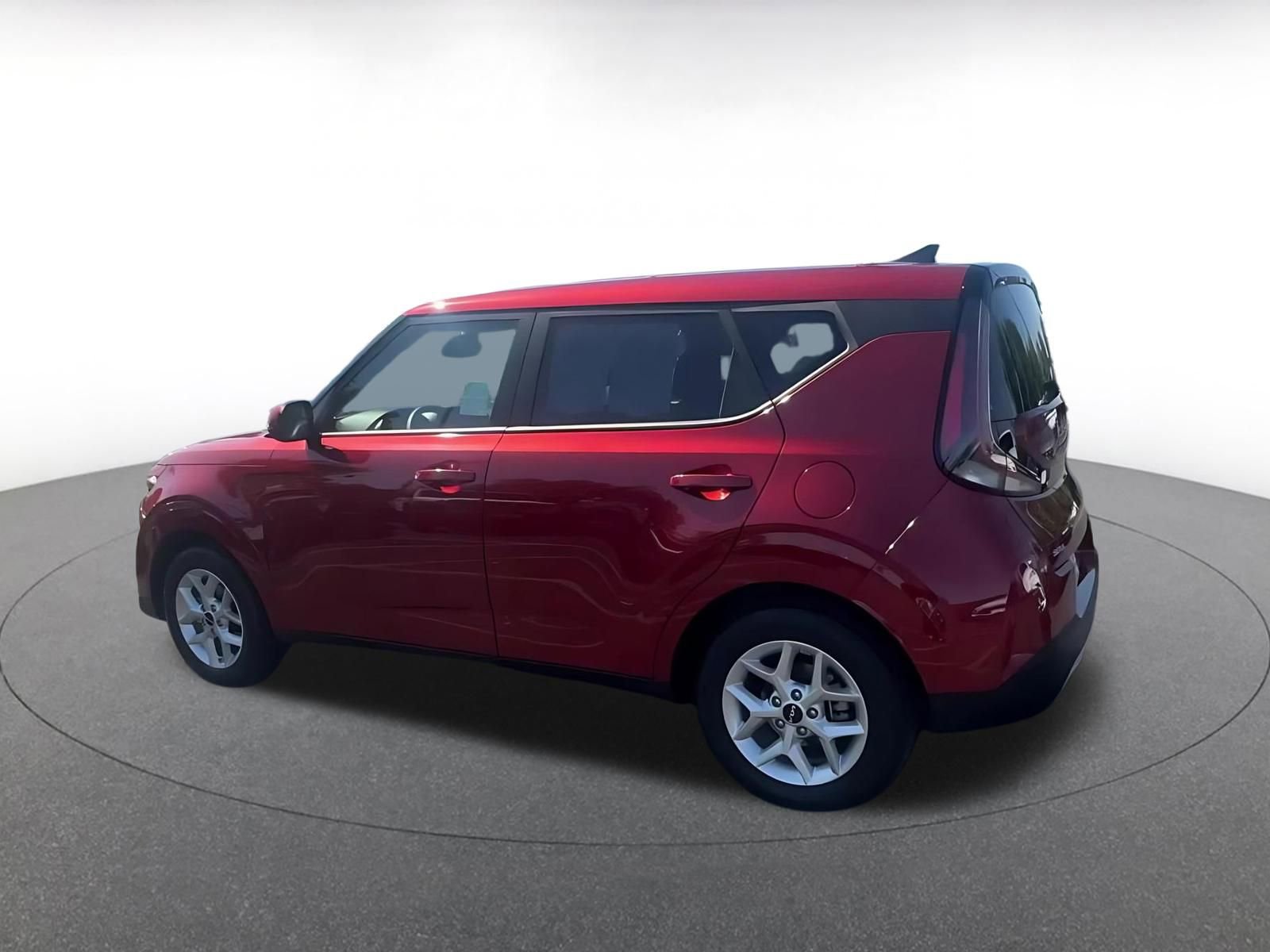 Used 2025 Kia Soul LX w/ LX Technology Package FWD image 9