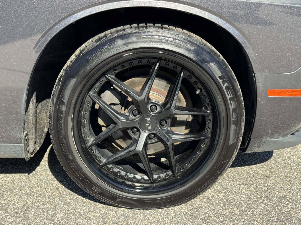 Used 2016 Dodge Challenger SXT RWD image 26