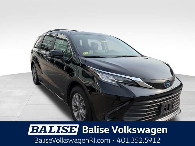 Used 2021 Toyota Sienna XLE w/ XLE Plus Package AWD/4WD image 1