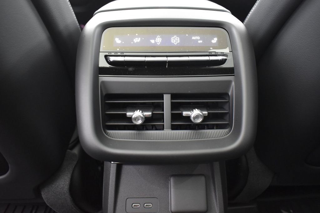 New 2026 Cadillac Lyriq Signature Sport w/ LPO, Floor Liner Package AWD/4WD image 28