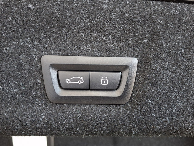 Certified 2025 BMW 330i xDrive Sedan w/ Convenience Package image 32