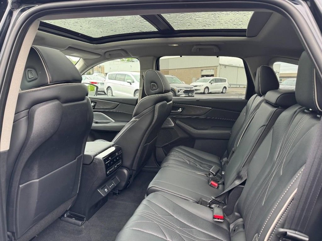 Certified 2026 Acura MDX w/ Advance Package AWD/4WD image 11