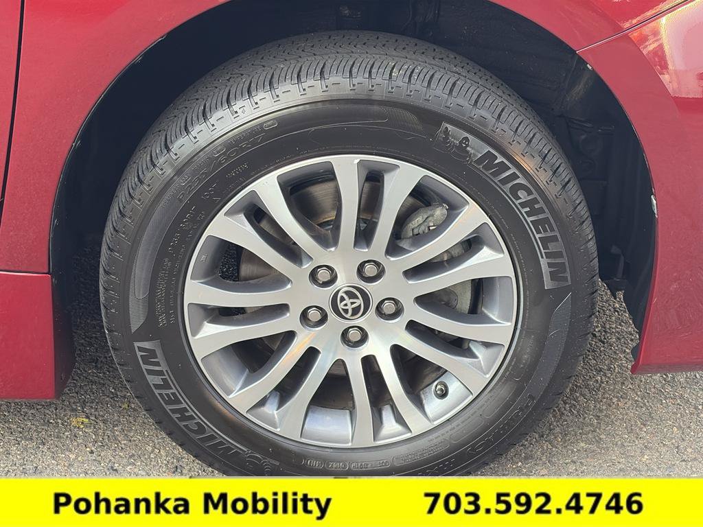 Used 2020 Toyota Sienna XLE w/ XLE Navigation Package FWD image 37
