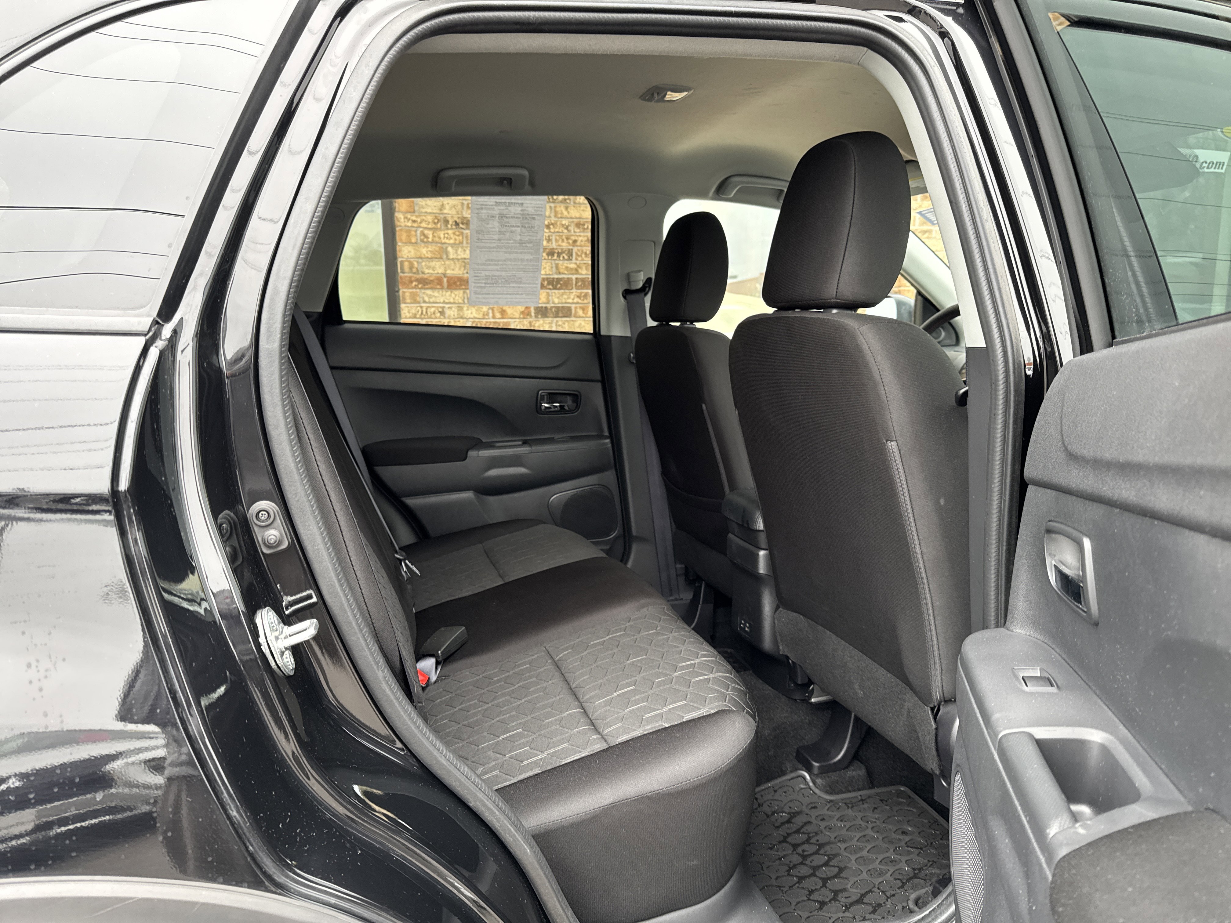 Used 2025 Mitsubishi Outlander Sport LE image 12