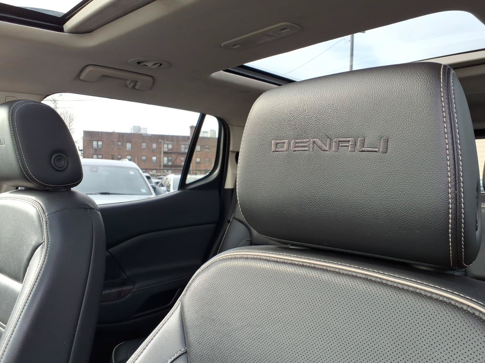 Used 2023 GMC Acadia Denali w/ Denali Ultimate Package AWD/4WD image 26