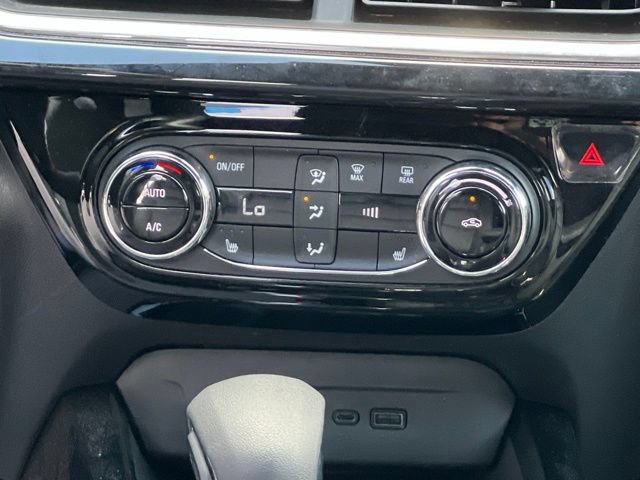 Used 2025 Chevrolet Trax RS w/ Sunroof Package FWD image 10
