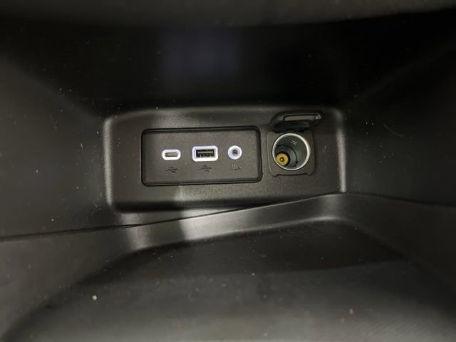 Used 2023 Chevrolet Equinox LT image 28