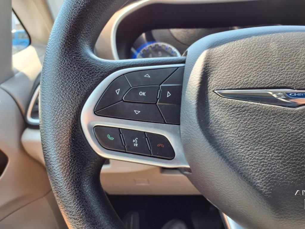 Used 2020 Chrysler Voyager LX image 30