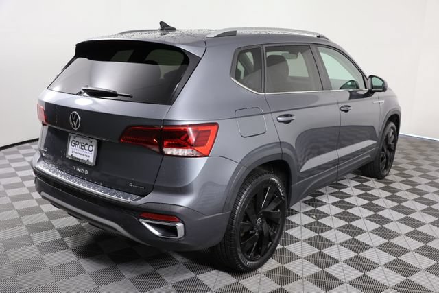 Used 2024 Volkswagen Taos SE w/ Panoramic Sunroof Package AWD/4WD image 8