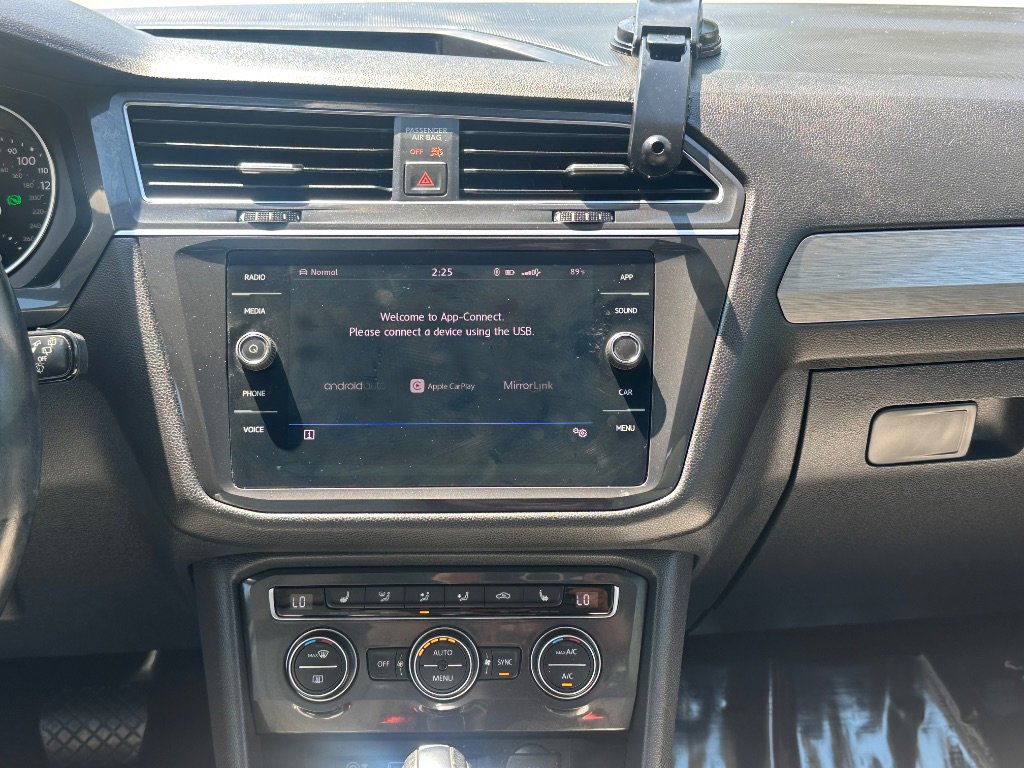Used 2018 Volkswagen Tiguan SE w/ Panoramic Sunroof Package AWD/4WD image 24