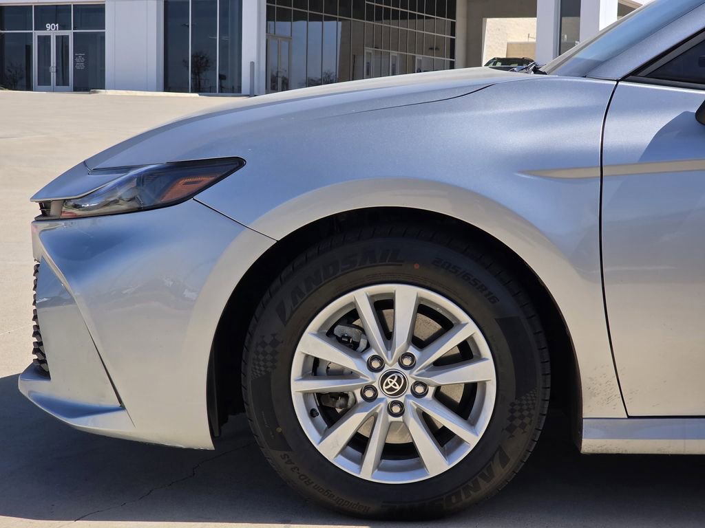 Used 2025 Toyota Camry LE FWD image 5