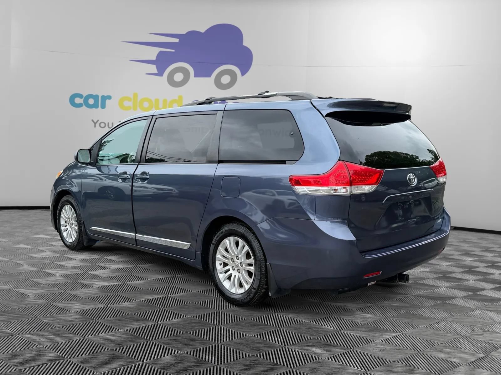 Used 2013 Toyota Sienna XLE FWD image 3