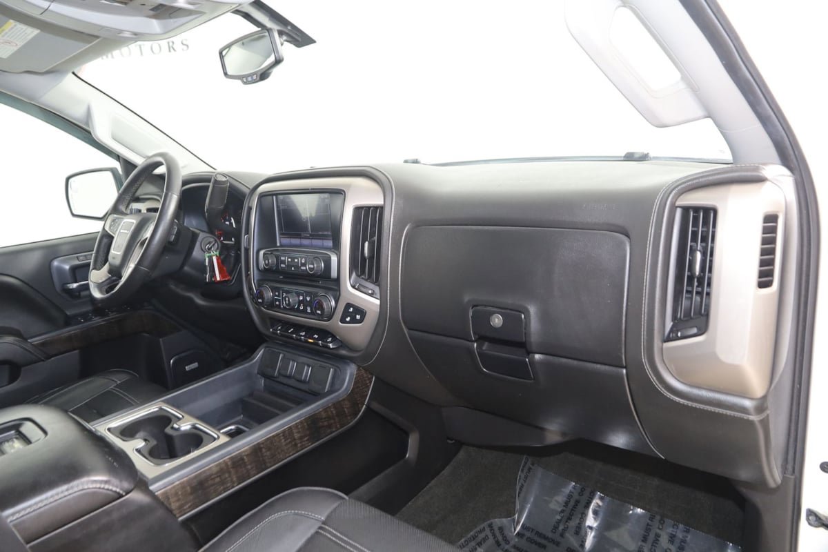 Used 2016 GMC Sierra 2500 Denali w/ Suspension Package, Off-Road AWD/4WD image 39