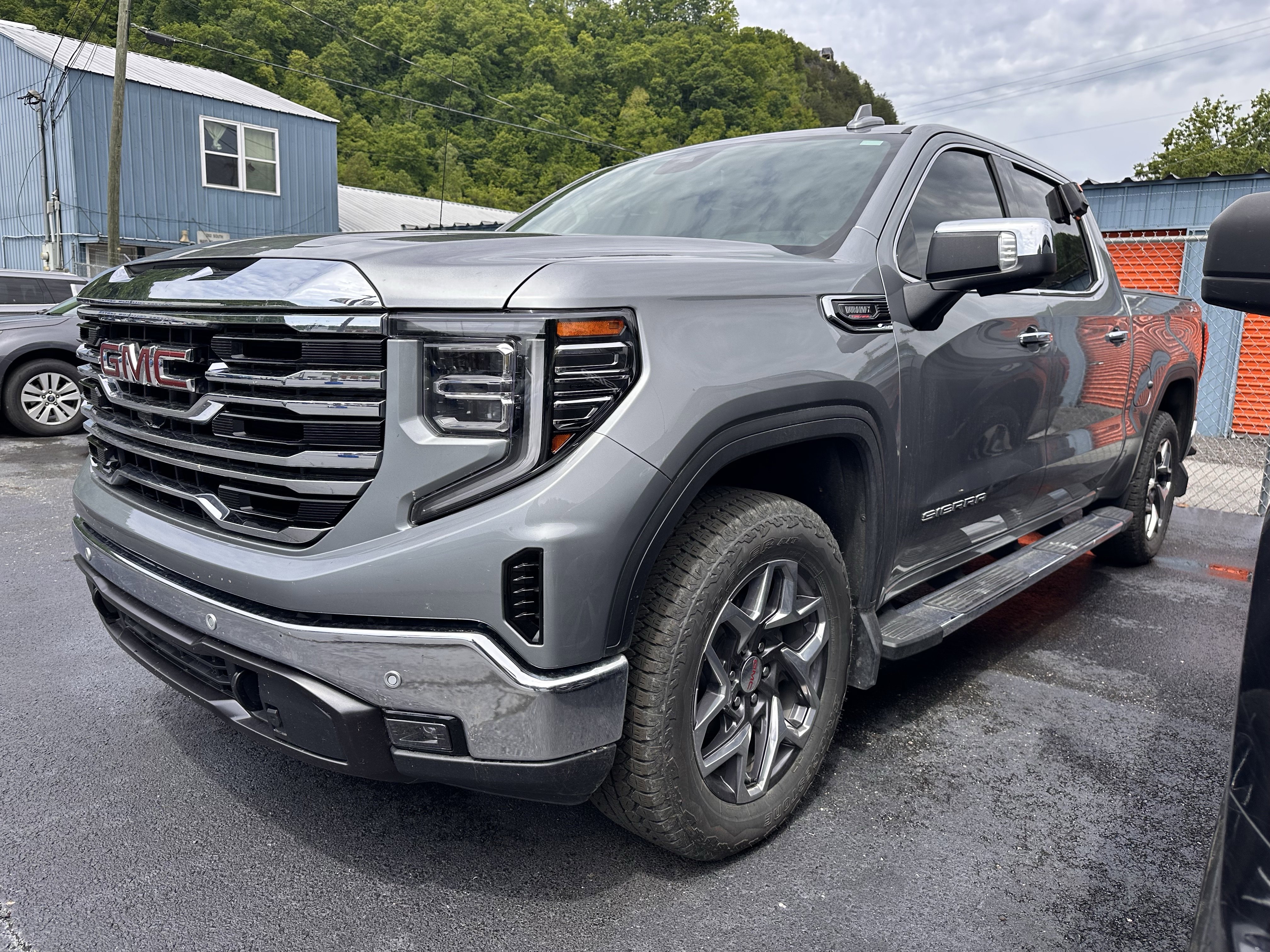 Used 2025 GMC Sierra 1500 SLT w/ SLT Premium Plus Package AWD/4WD image 3