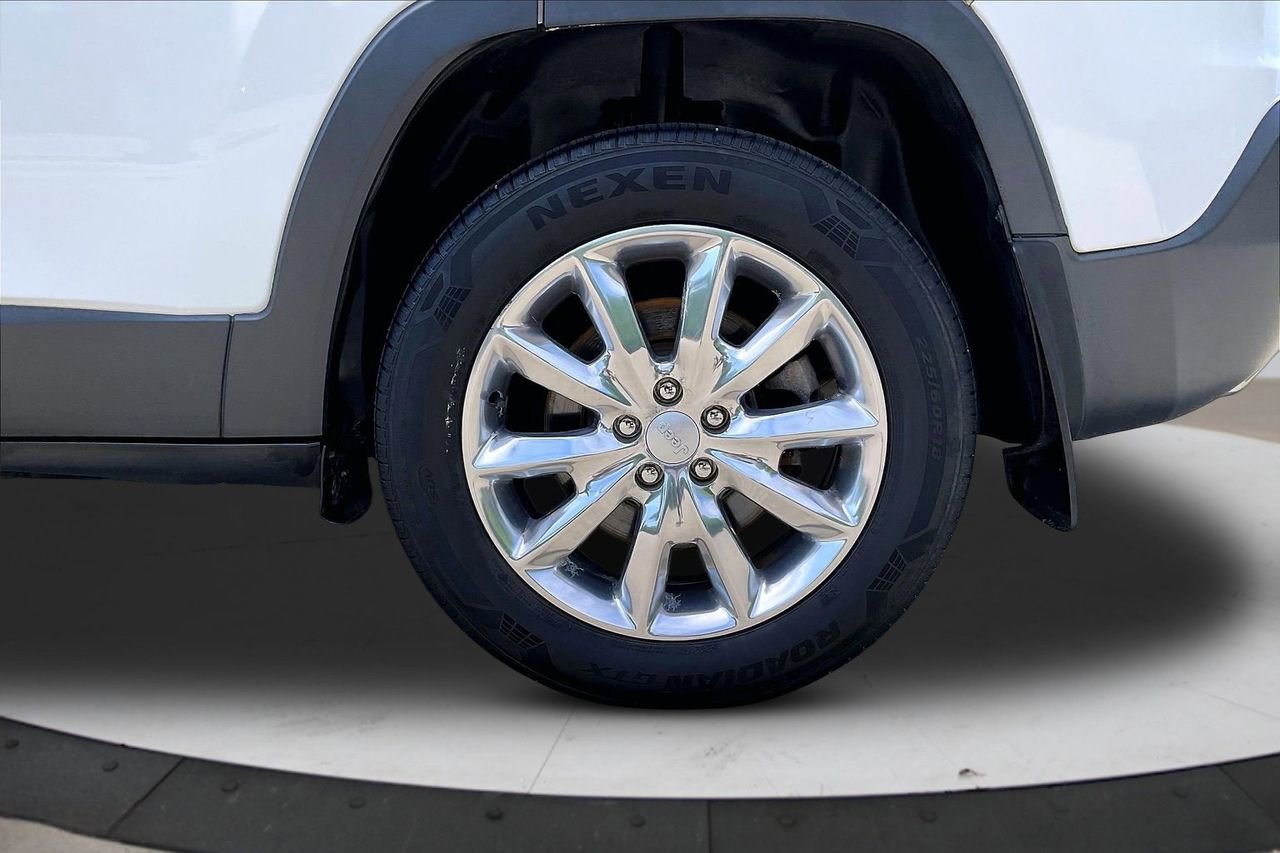Used 2017 Jeep Cherokee Limited AWD/4WD image 35