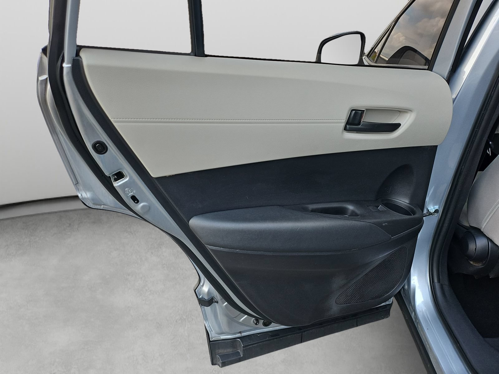 Used 2022 Toyota Corolla Cross L FWD image 35