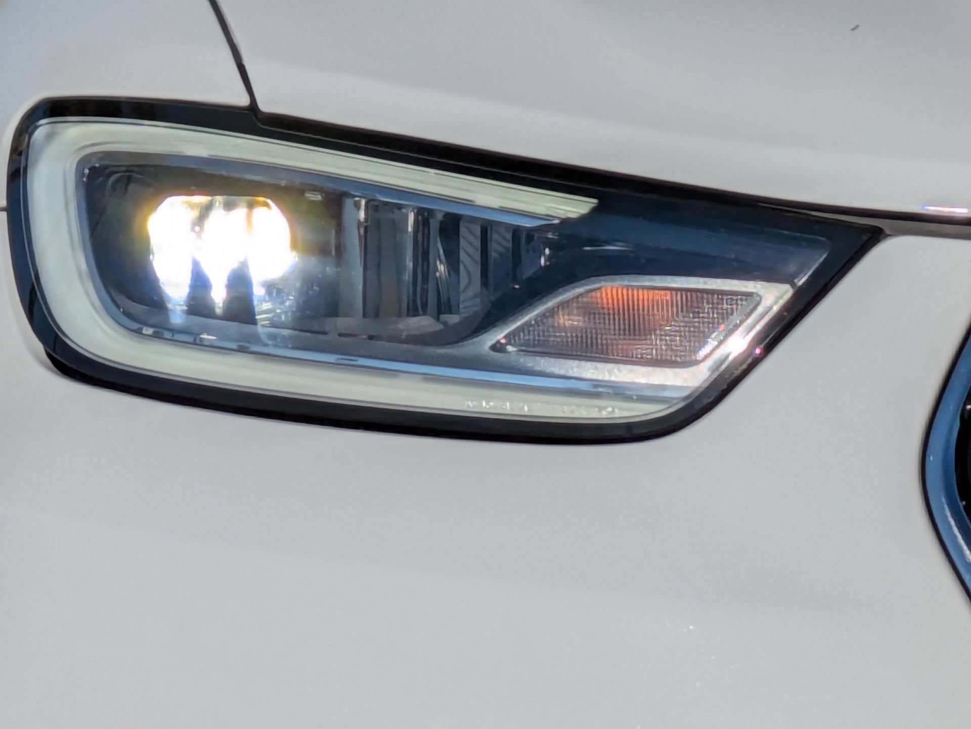 Used 2024 Chrysler Pacifica Touring-L FWD image 11