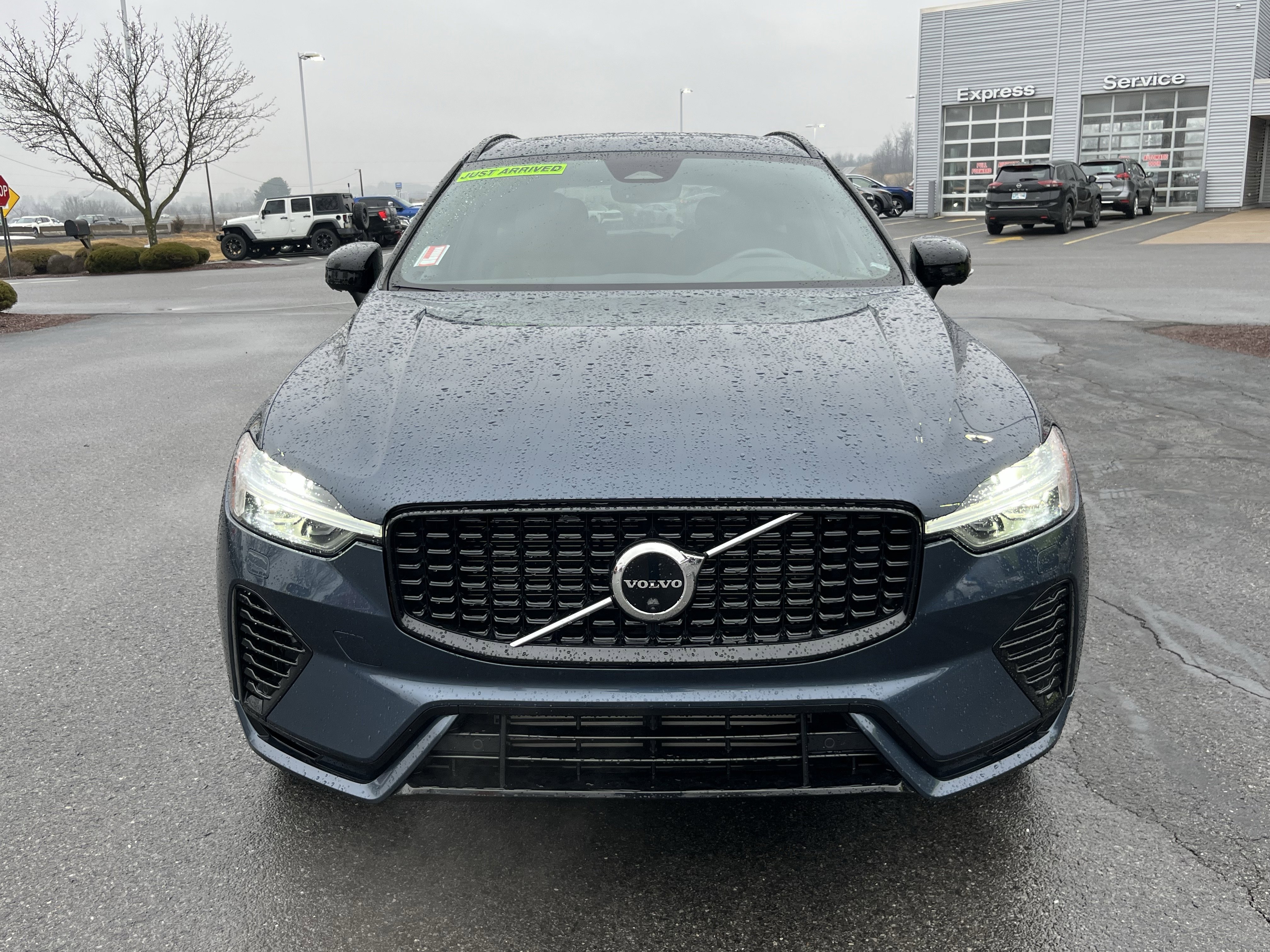 Used 2023 Volvo XC60 T8 Plus image 9