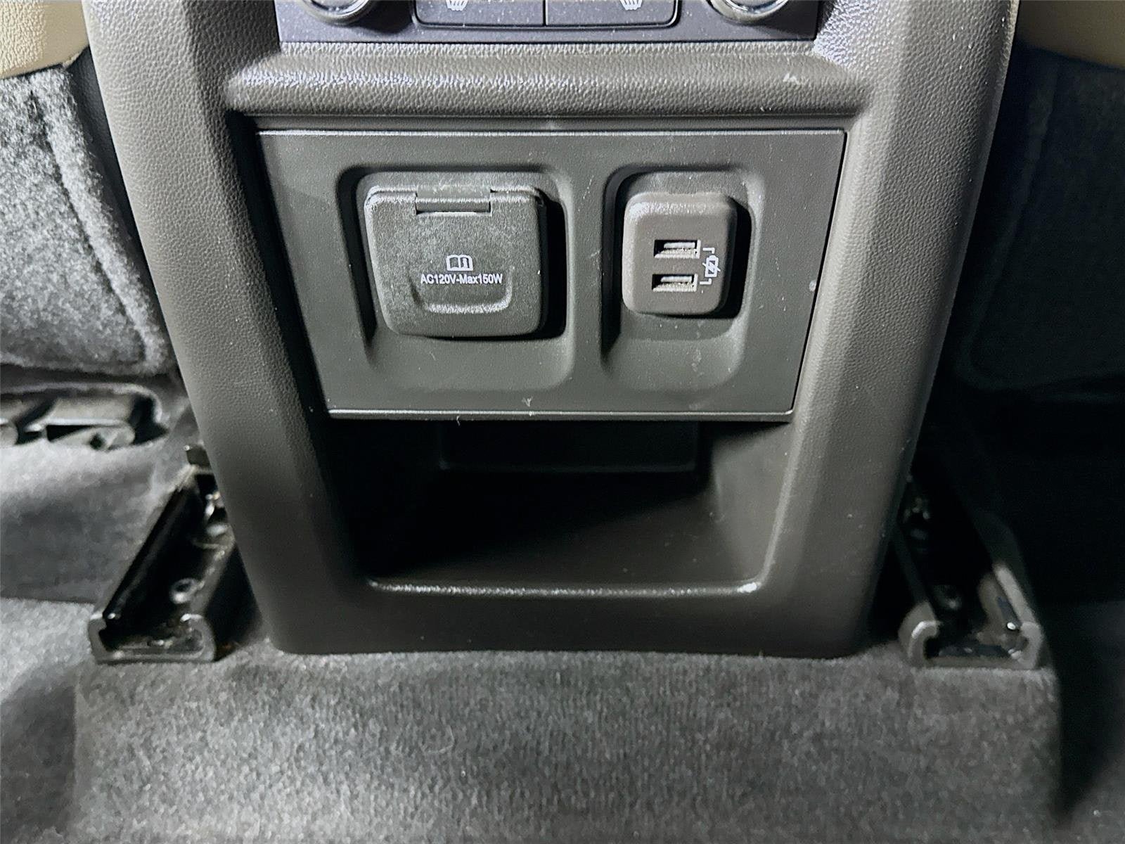 Used 2023 Chevrolet Traverse Premier FWD image 29
