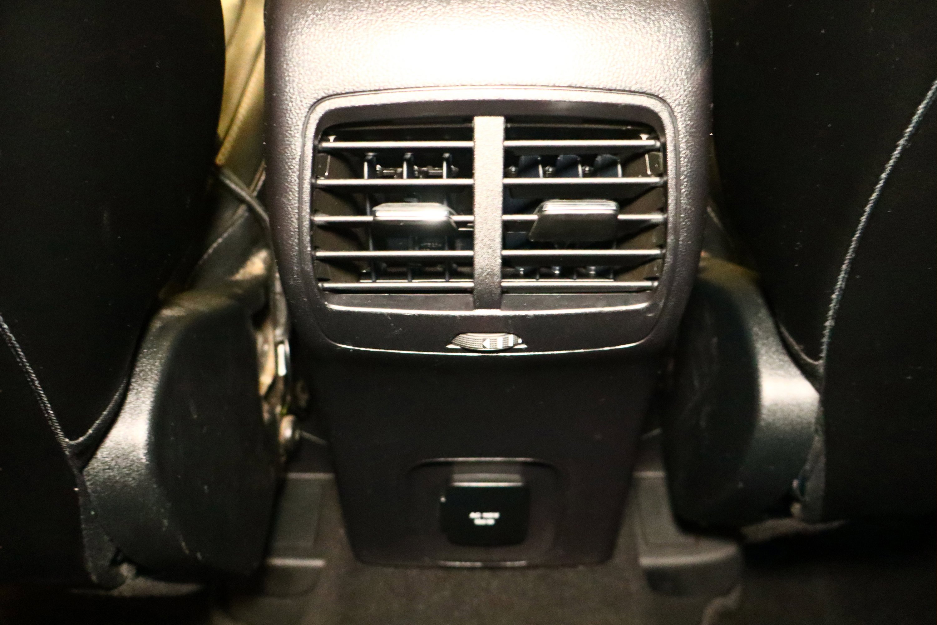 Used 2020 Ford Escape Titanium image 32