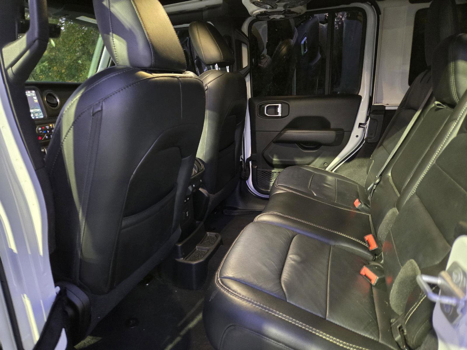 Used 2019 Jeep Wrangler Unlimited Sahara image 21