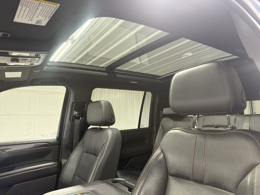 Used 2021 Chevrolet Suburban RST AWD/4WD image 11