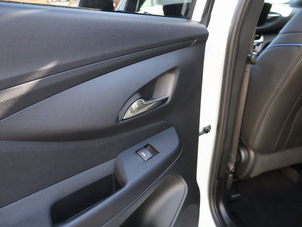 Used 2025 Buick Envista Sport Touring image 23