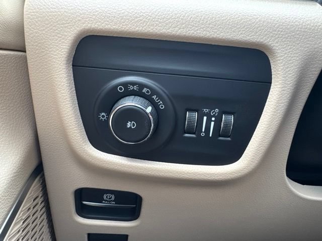 Used 2022 Jeep Grand Cherokee Limited w/ Luxury Tech Group II AWD/4WD image 20