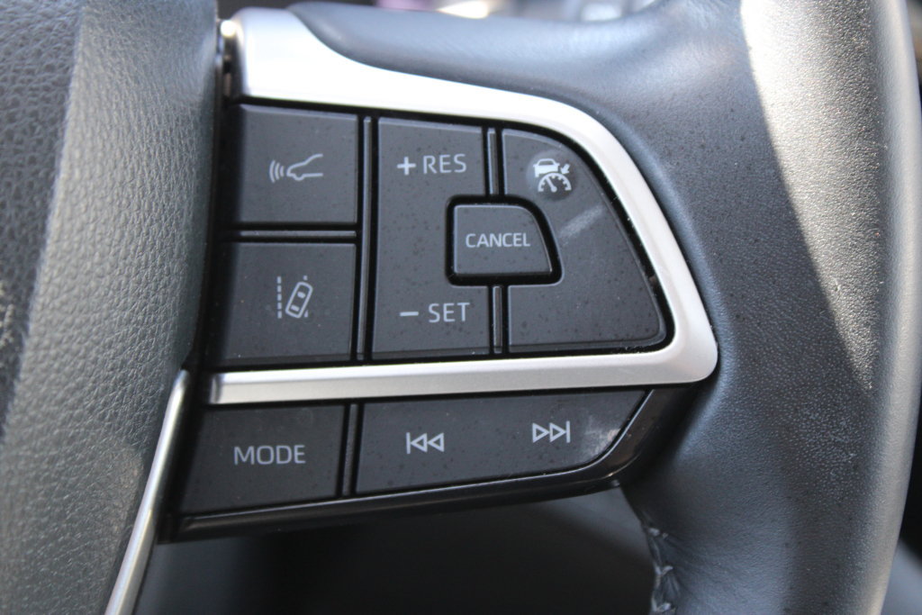 Used 2023 Toyota Highlander XLE FWD image 28