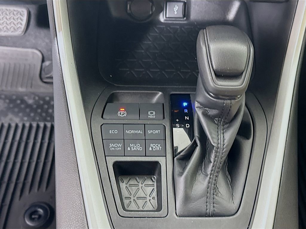 Certified 2021 Toyota RAV4 LE image 16